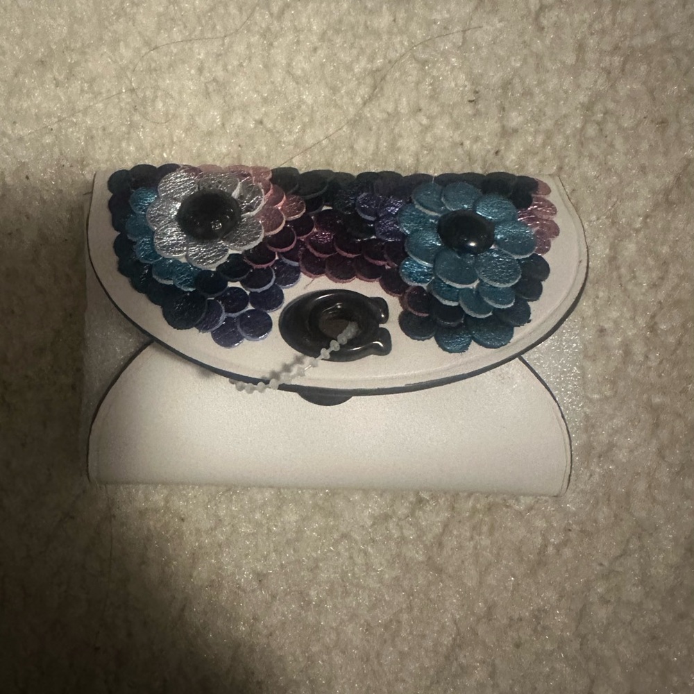 ✨SOLD Coach Floral Embellished White Card Wallet